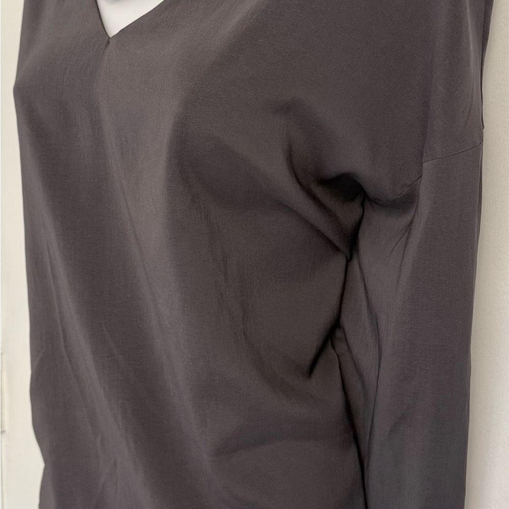 Brunello Cucinelli Brand NEW with tags Luxurious grey silk long sleeve top, XL